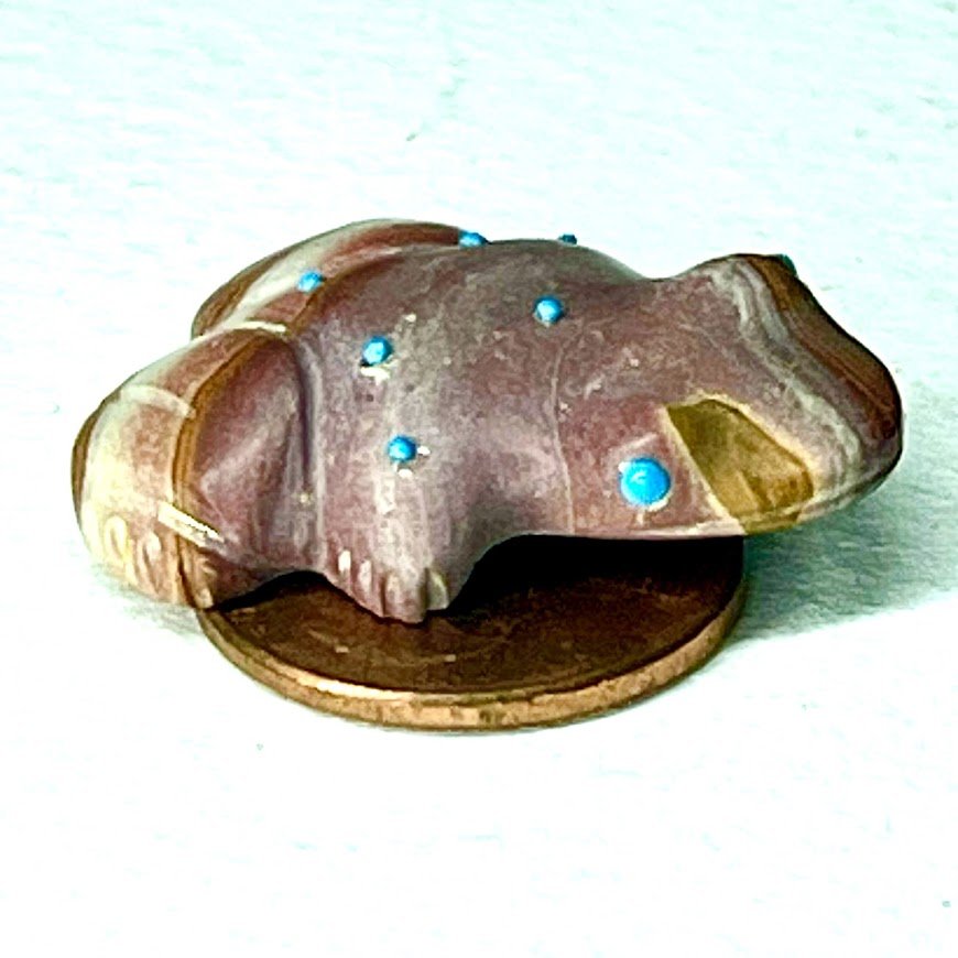 Zuni Spirits is proud to represent a variety of Zuni fetish carvers, including Vernon Lunasee & Prudencia Quam!