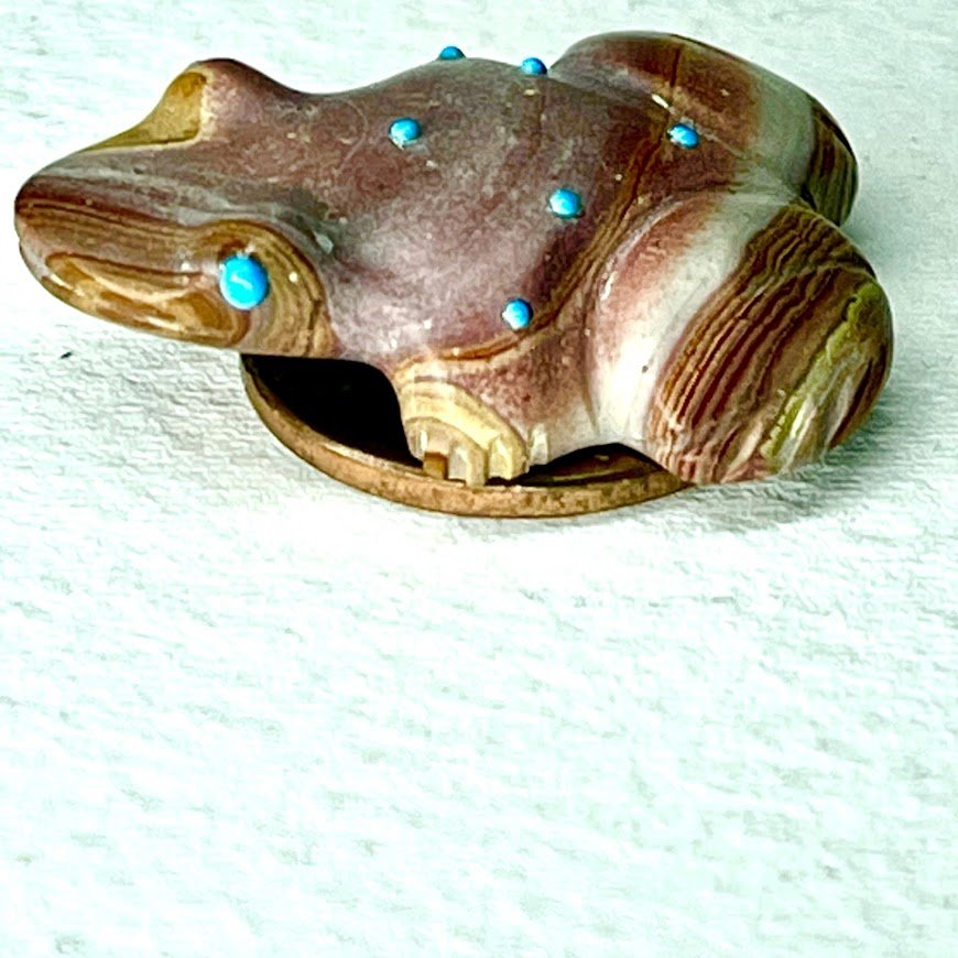 Zuni Spirits is proud to represent a variety of Zuni fetish carvers, including Vernon Lunasee & Prudencia Quam!